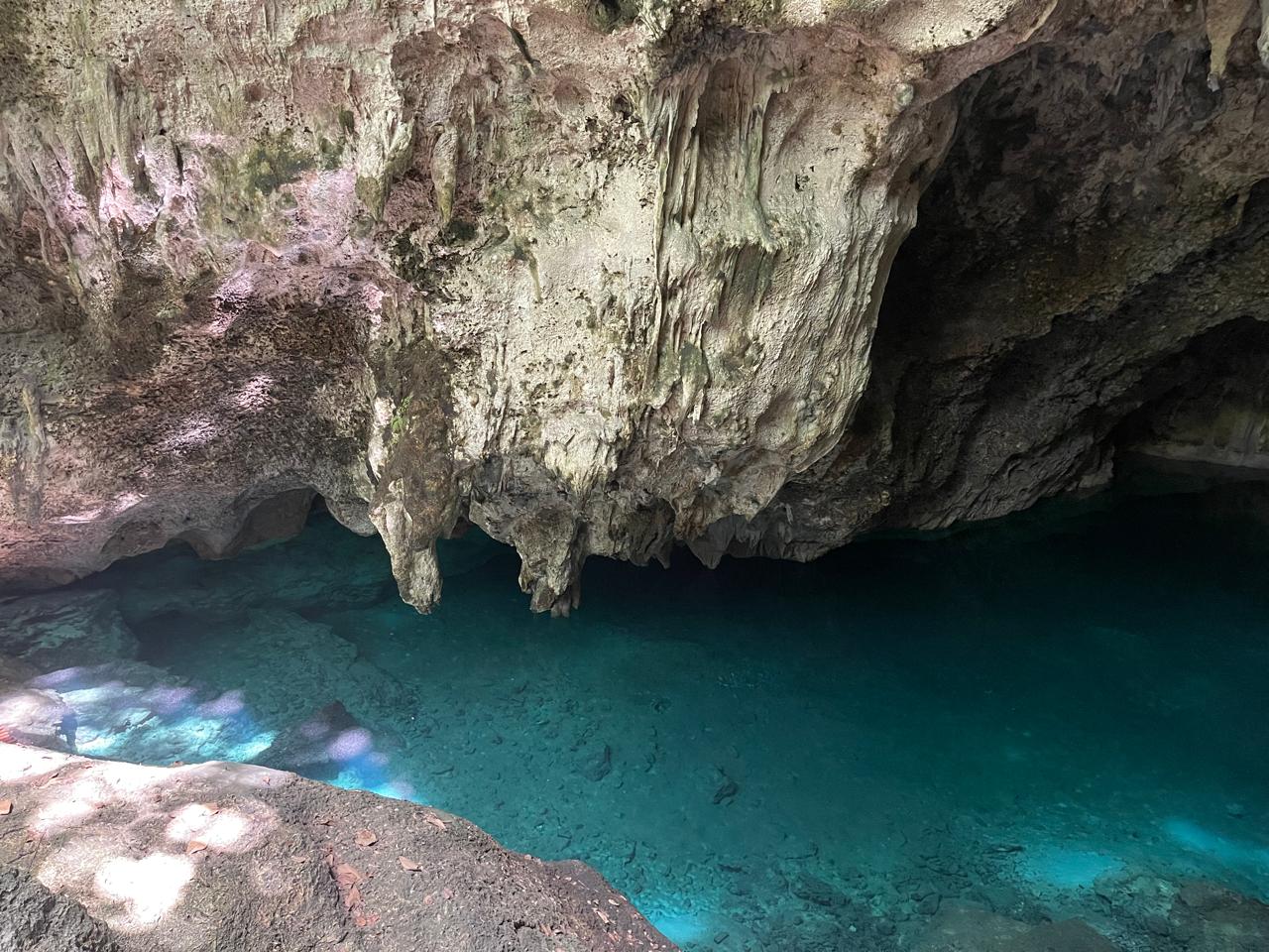 Los Tres Ojos — Laguna