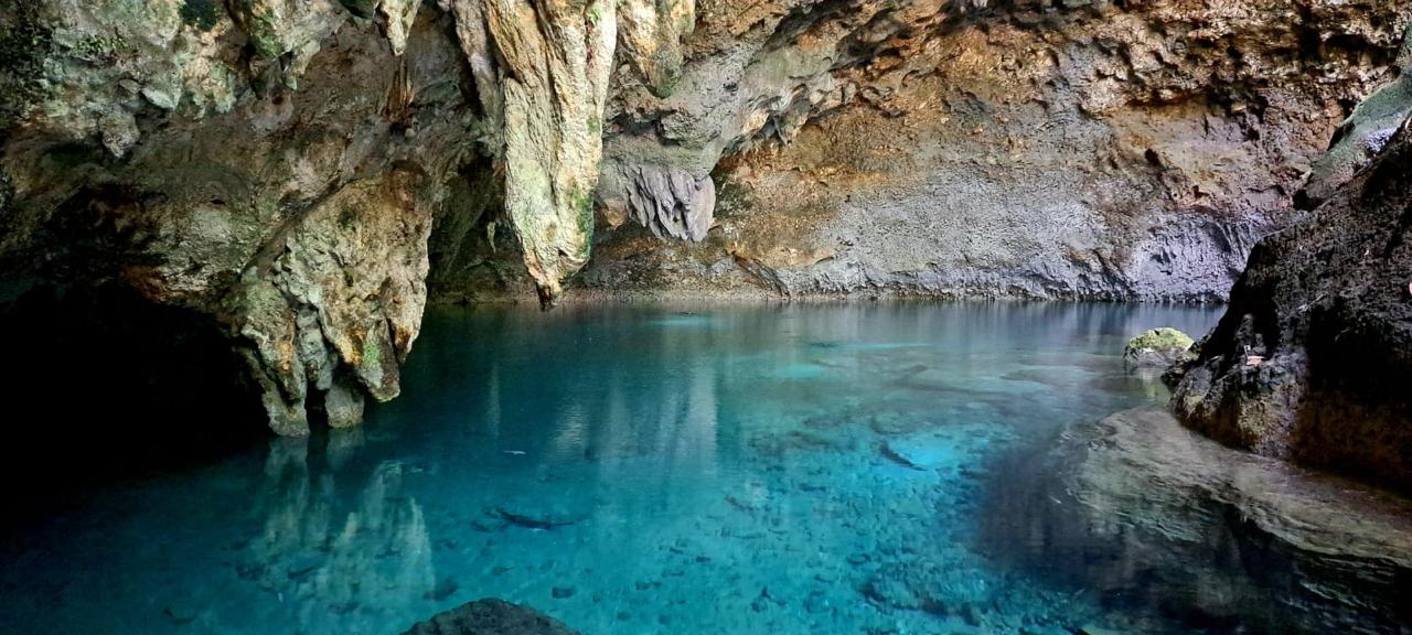 Los Tres Ojos — Laguna interior
